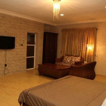 Fryburg Suites Aliayabiagba Экстерьер фото